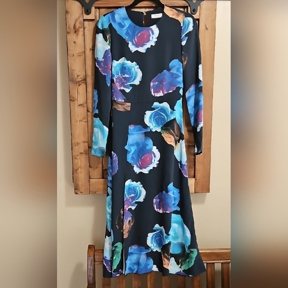 Babaton Dresses & Skirts - Babaton Floral Open Back Midi Dress Long Sleeve Size 0